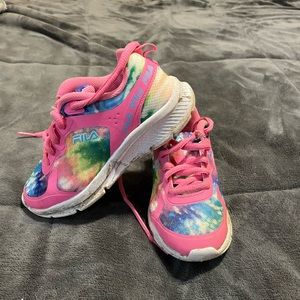Kids colorful Fila tennis shoes. Size 11